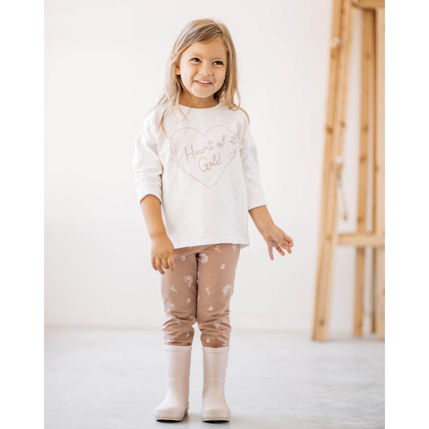 Conjunto de playera y leggings 'Heart of gold'