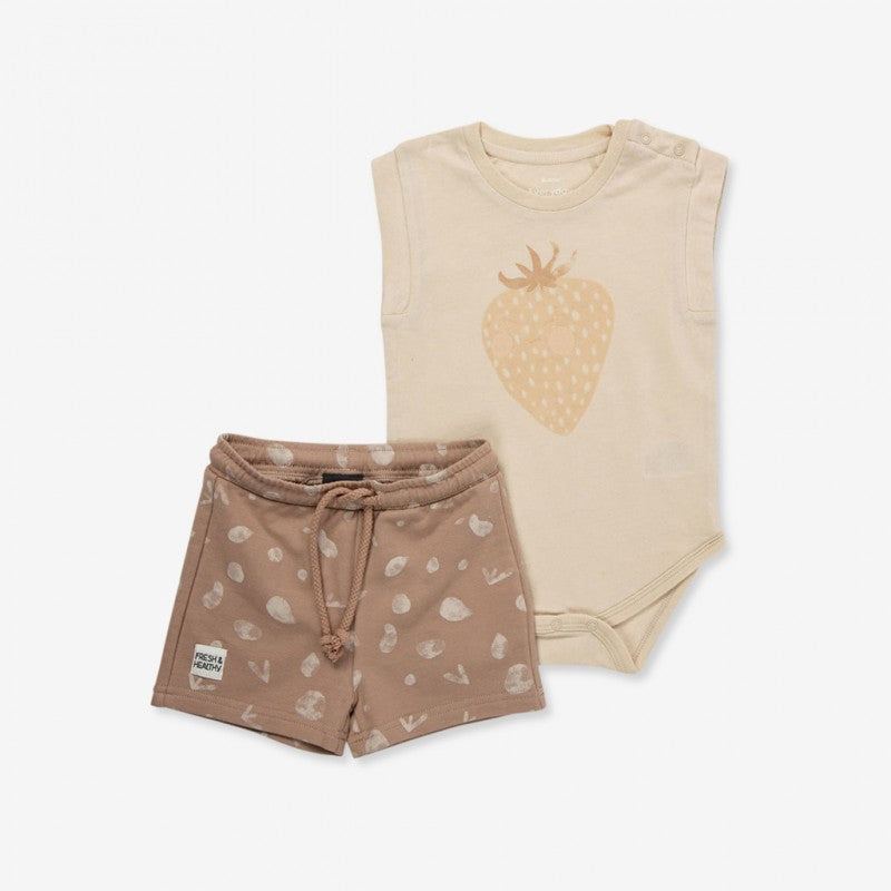 Conjunto de camiseta y shorts